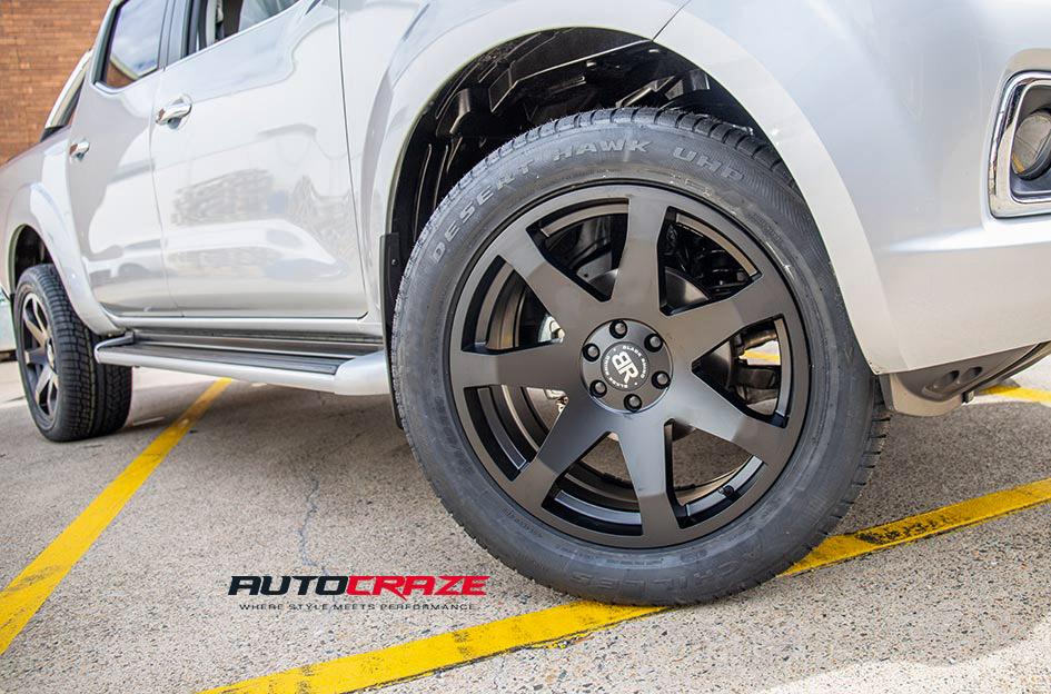 NISSAN NAVARA MOZAMBIQUE MATTE BLACK